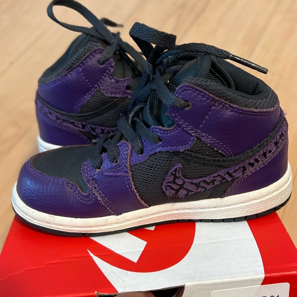 NIKE AIR JORDAN 1 RETRO size 8c